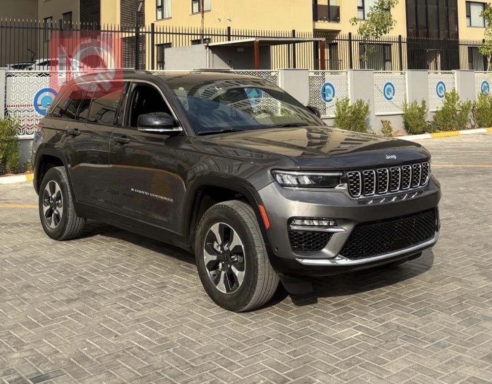 جیپ گراند شیرۆکی